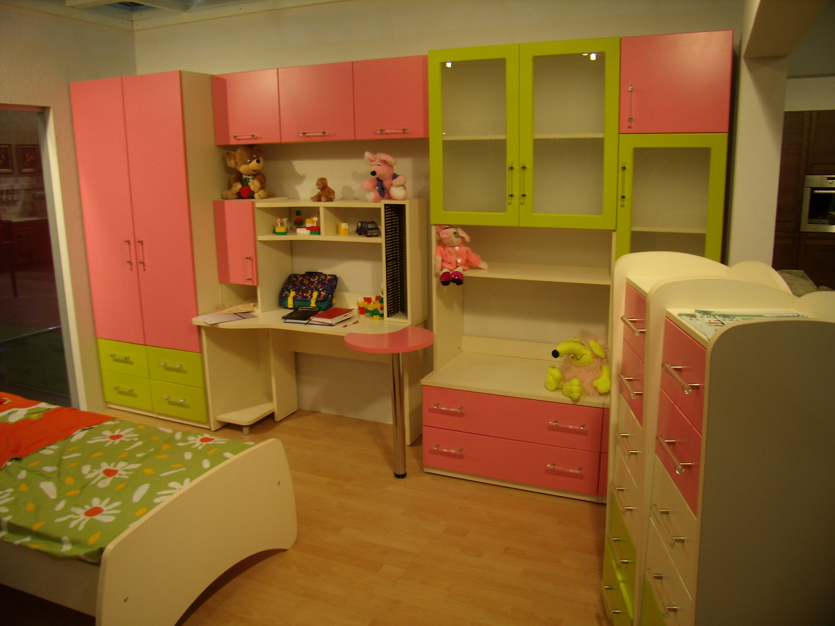 Полный комплект мебели в детскую - Фото