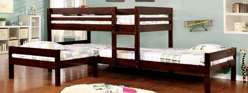 Двухъярусная кровать для троих детей